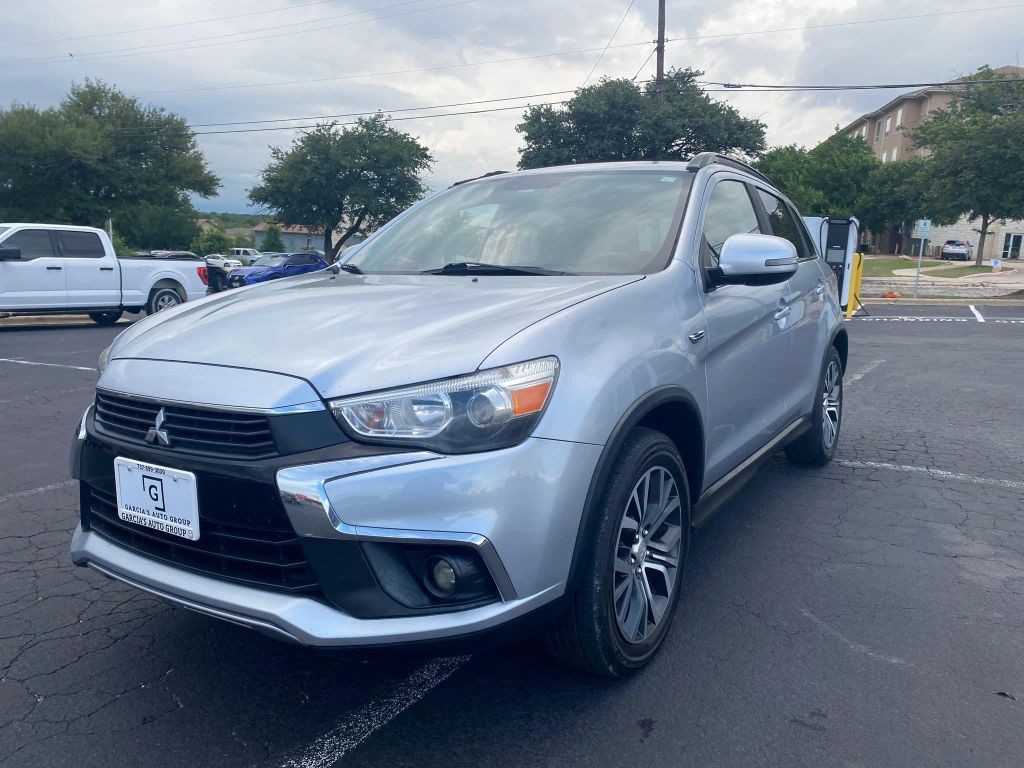 Mitsubishi Outlander Sport Vehicle Full-screen Gallery Image 2
