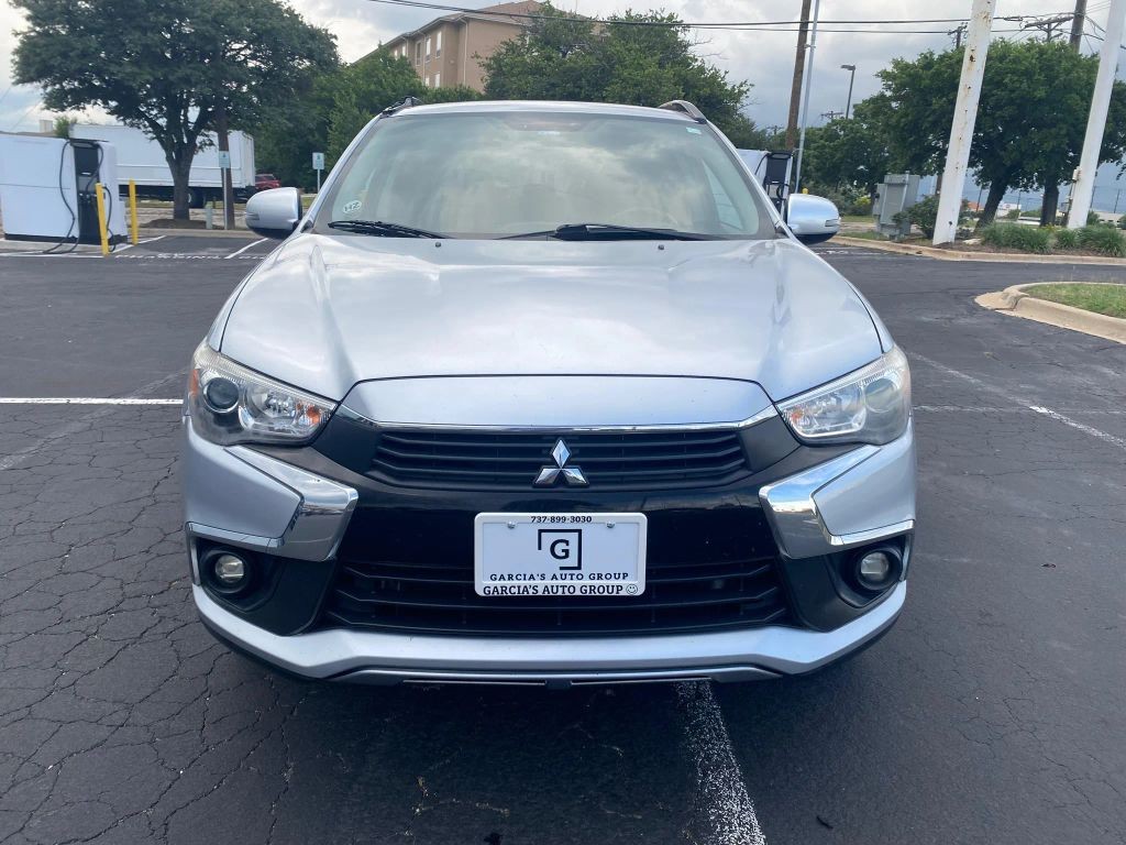Mitsubishi Outlander Sport Vehicle Full-screen Gallery Image 5