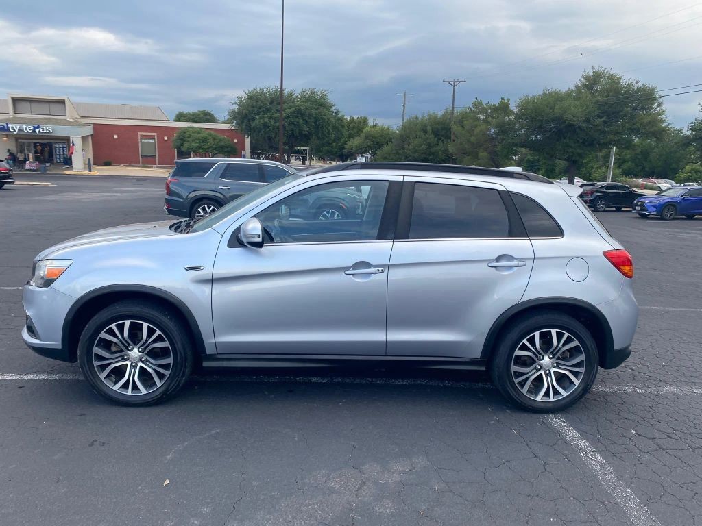 Mitsubishi Outlander Sport Vehicle Full-screen Gallery Image 8
