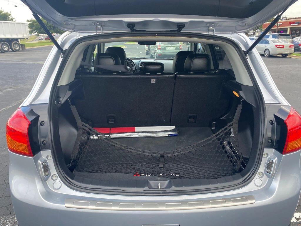 Mitsubishi Outlander Sport Vehicle Full-screen Gallery Image 13