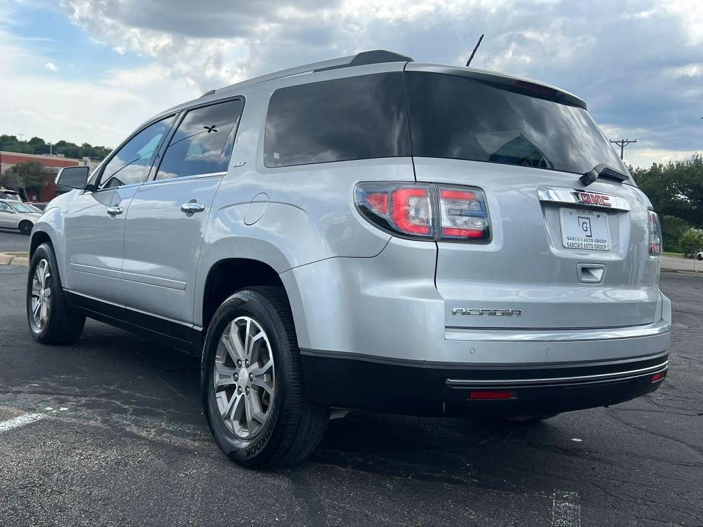 GMC Acadia Vehicle Full-screen Gallery Image 3