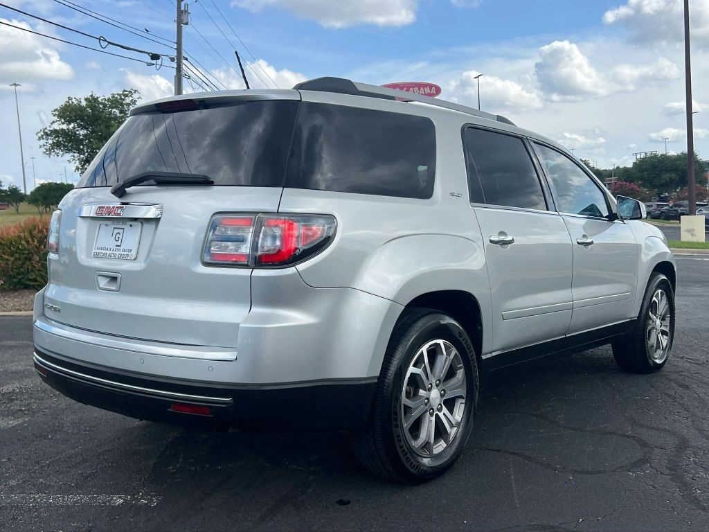 GMC Acadia Vehicle Full-screen Gallery Image 4
