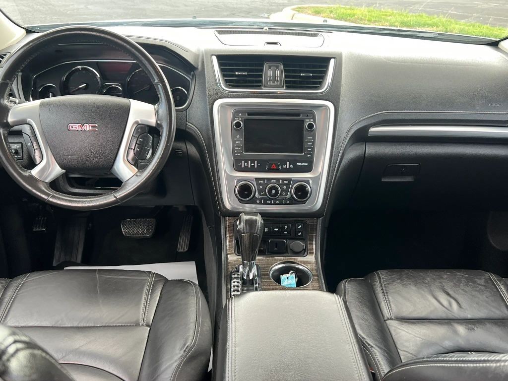 GMC Acadia Vehicle Full-screen Gallery Image 11