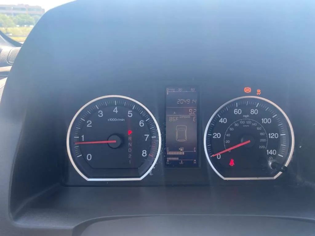 Toyota RAV4 Vehicle Full-screen Gallery Image 14