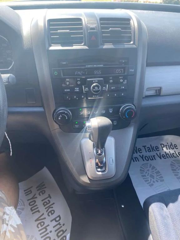 Toyota RAV4 Vehicle Full-screen Gallery Image 12