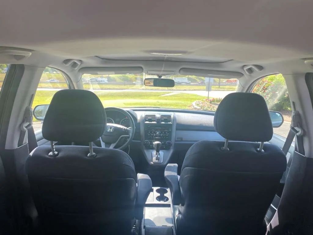 Honda CR-V Vehicle Full-screen Gallery Image 9
