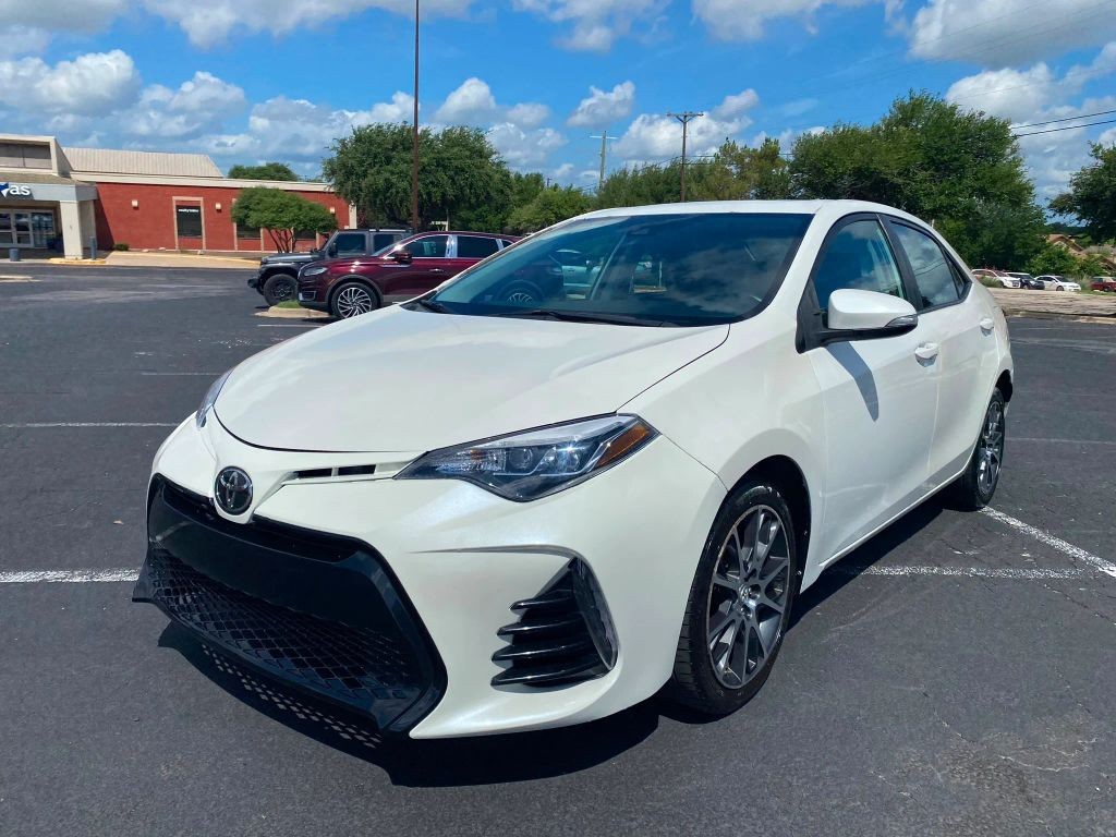 Toyota Corolla Vehicle Full-screen Gallery Image 2