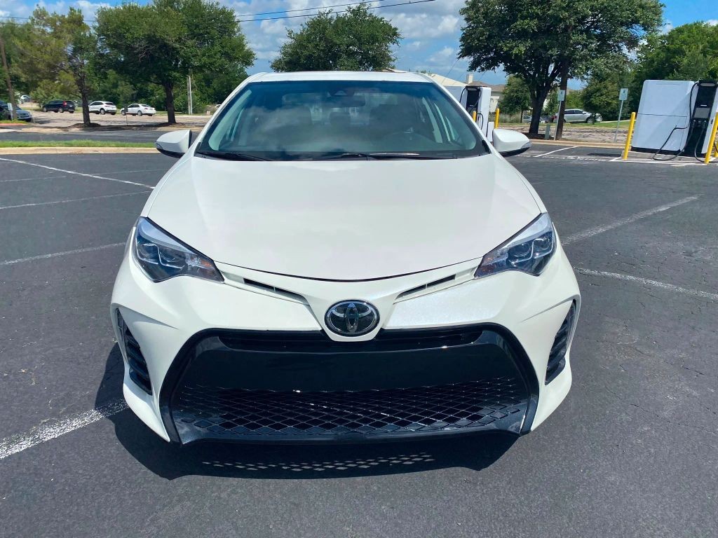 Toyota Corolla Vehicle Full-screen Gallery Image 3