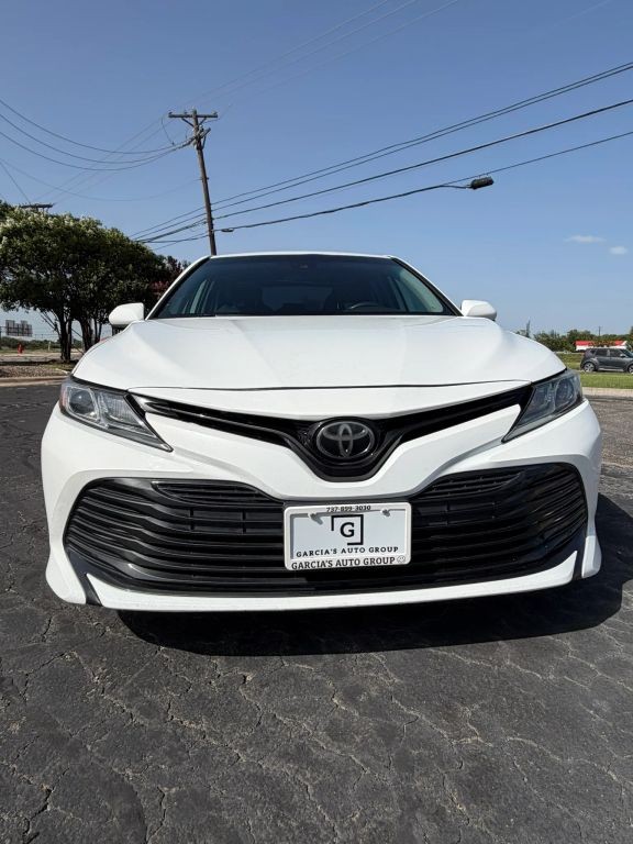 Toyota Camry Vehicle Full-screen Gallery Image 5