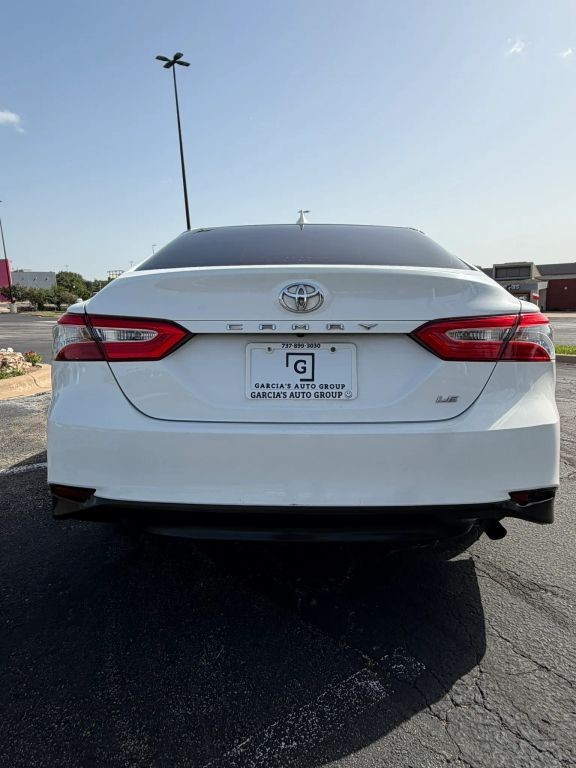 Toyota Camry Vehicle Full-screen Gallery Image 6
