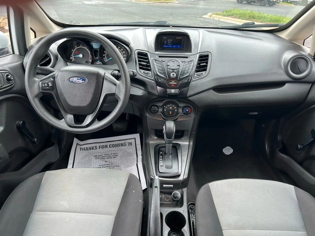Ford Fiesta Sedan Vehicle Full-screen Gallery Image 7