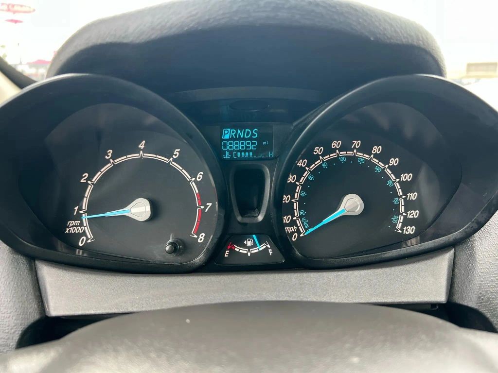 Ford Fiesta Sedan Vehicle Full-screen Gallery Image 8