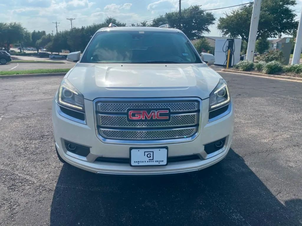GMC Acadia Vehicle Full-screen Gallery Image 2