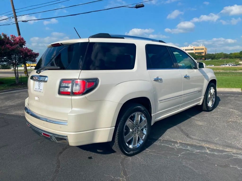 GMC Acadia Vehicle Full-screen Gallery Image 3