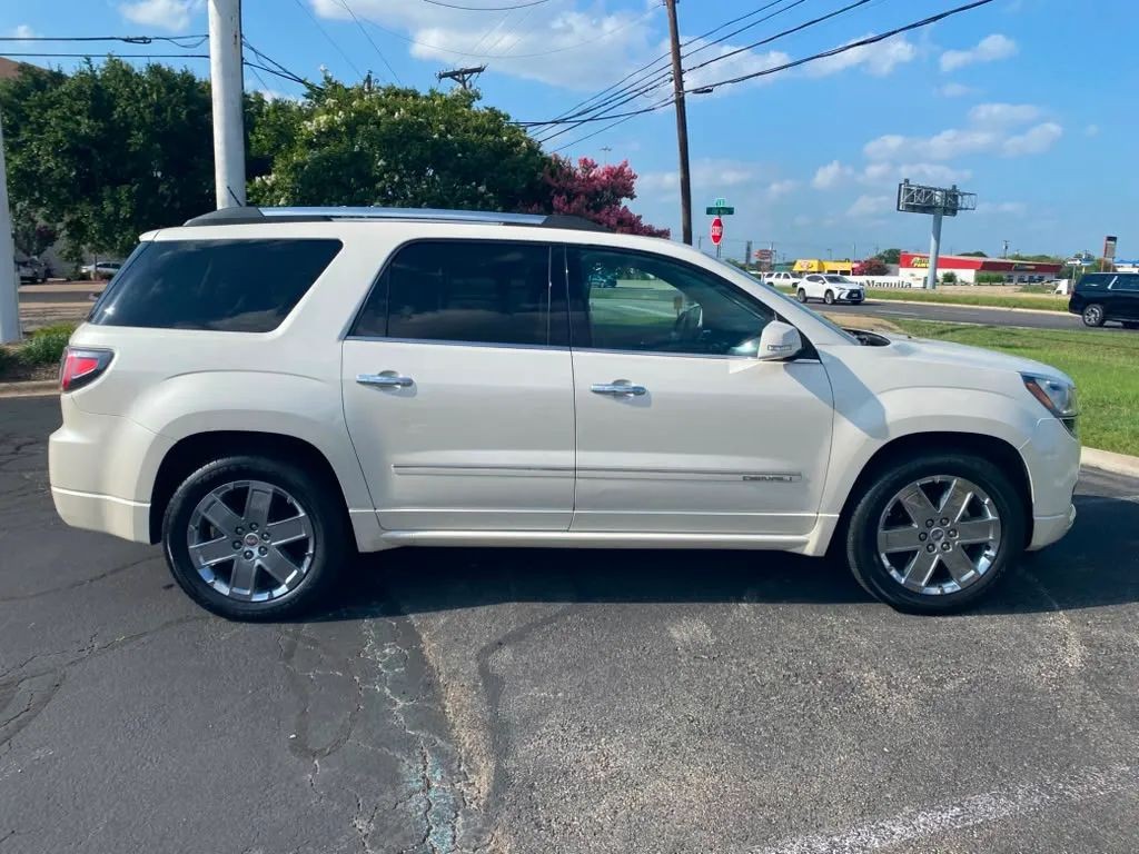 GMC Acadia Vehicle Full-screen Gallery Image 4