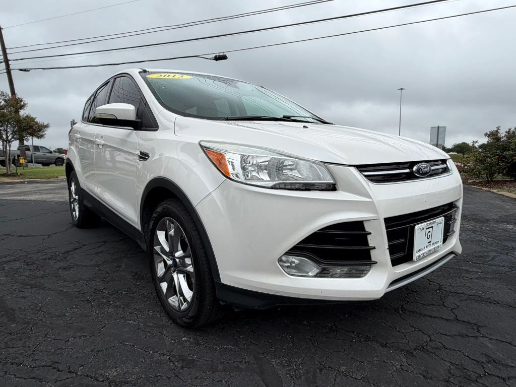 Ford Escape Vehicle Full-screen Gallery Image 2