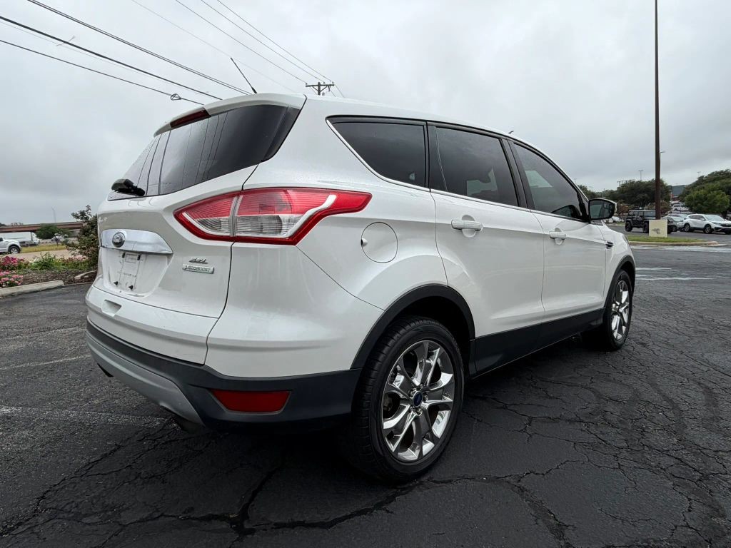 Ford Escape Vehicle Full-screen Gallery Image 4