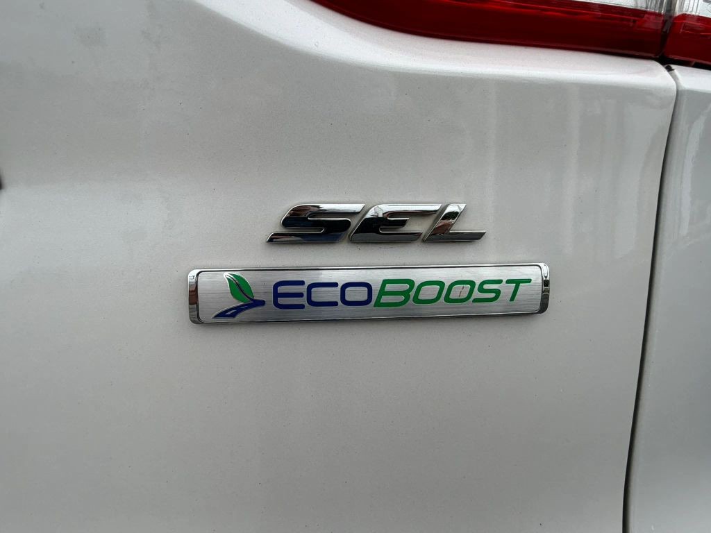 Ford Escape Vehicle Full-screen Gallery Image 6