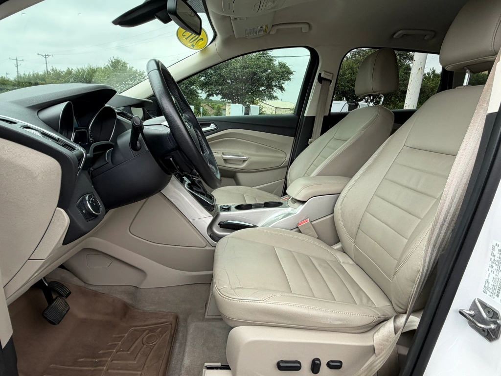 Ford Escape Vehicle Full-screen Gallery Image 7
