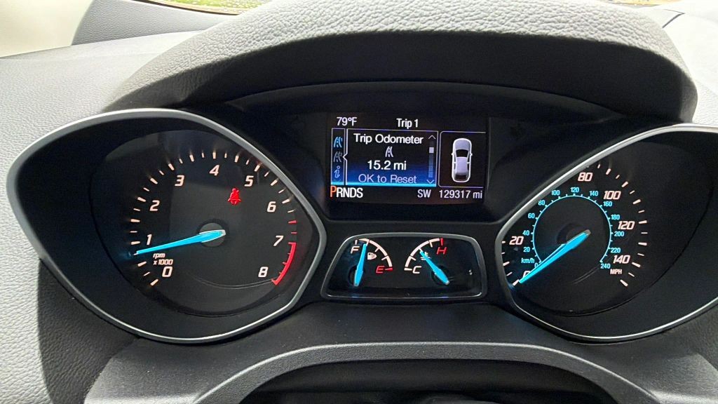 Ford Escape Vehicle Full-screen Gallery Image 14