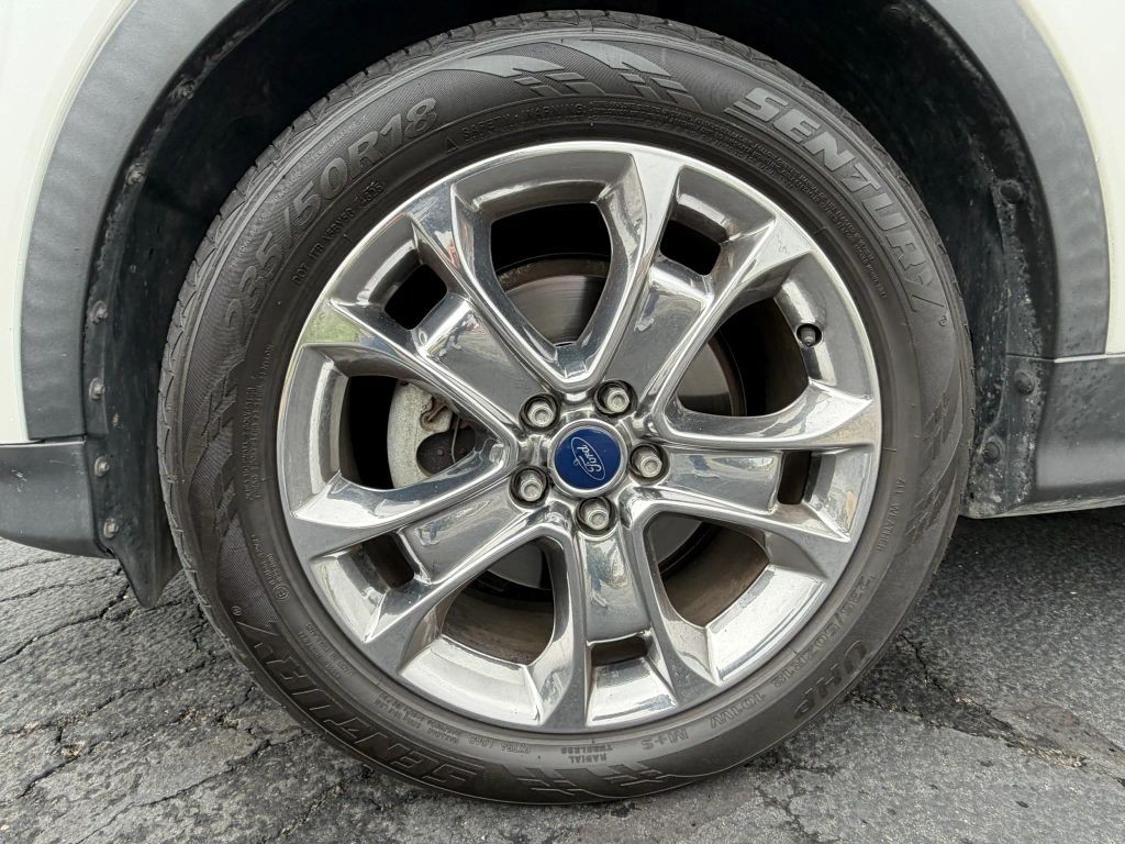 Ford Escape Vehicle Full-screen Gallery Image 15