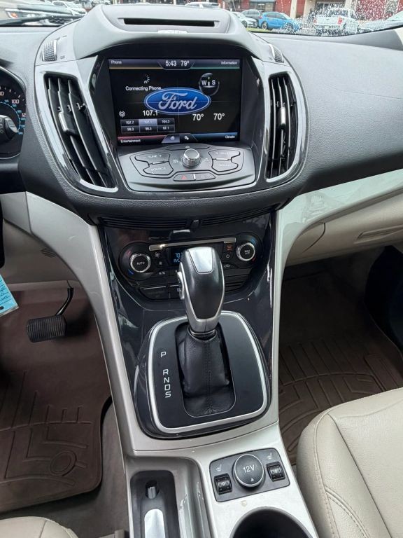 Ford Escape Vehicle Full-screen Gallery Image 13