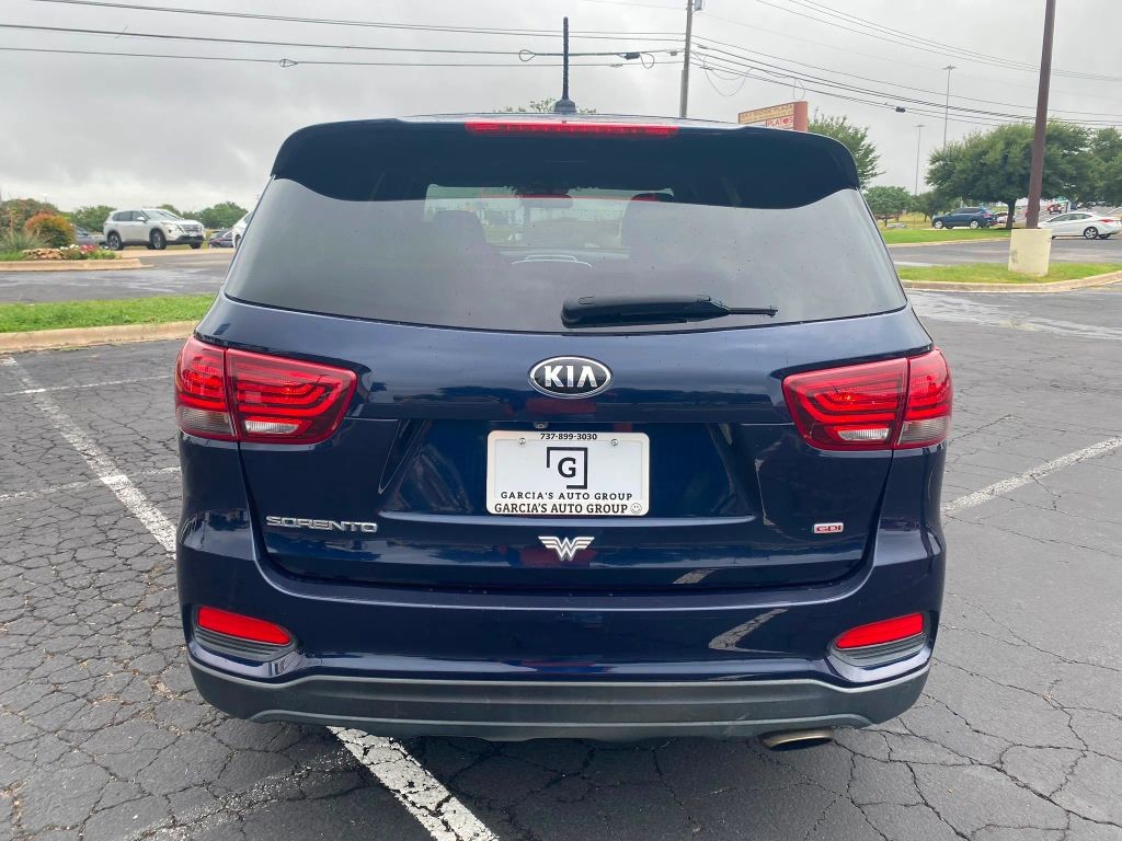 Kia Sorento Vehicle Full-screen Gallery Image 6