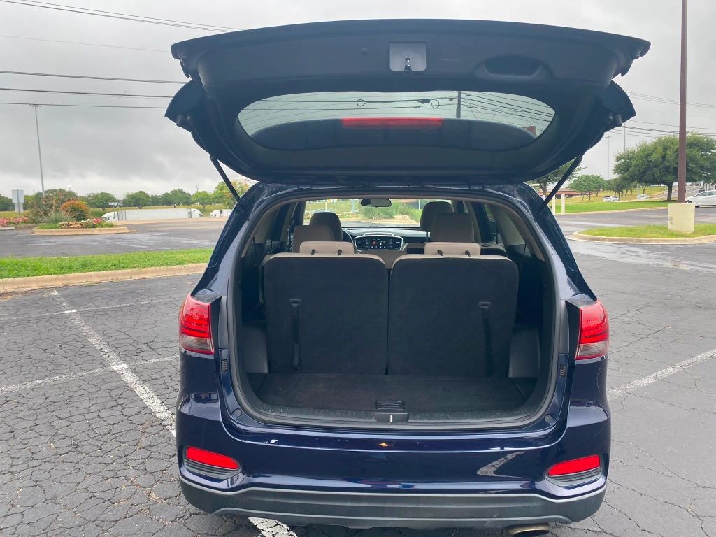 Kia Sorento Vehicle Full-screen Gallery Image 7