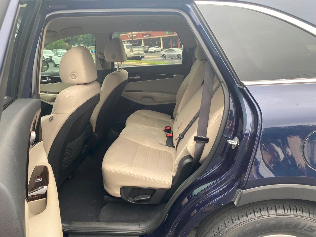 Kia Sorento Vehicle Full-screen Gallery Image 9
