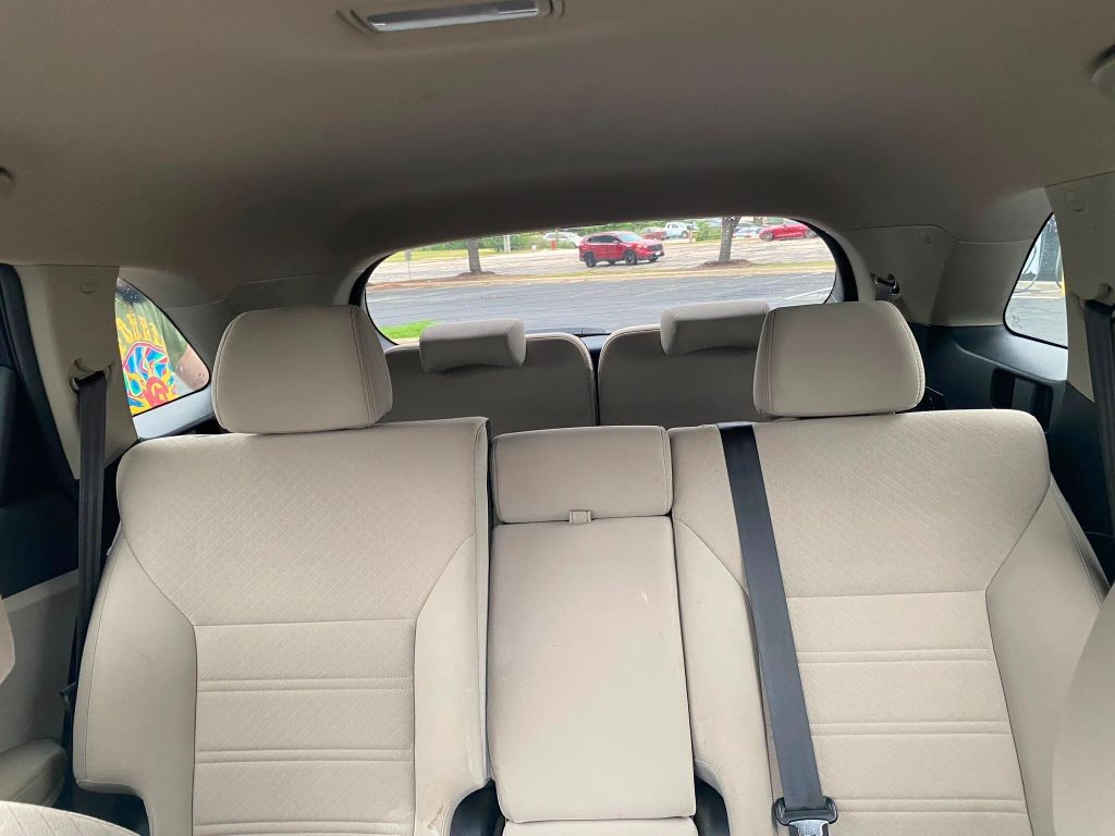 Kia Sorento Vehicle Full-screen Gallery Image 10