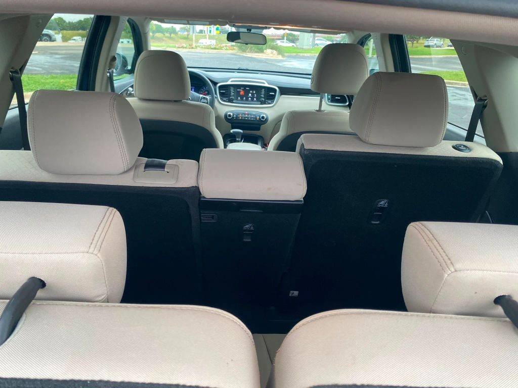 Kia Sorento Vehicle Full-screen Gallery Image 11