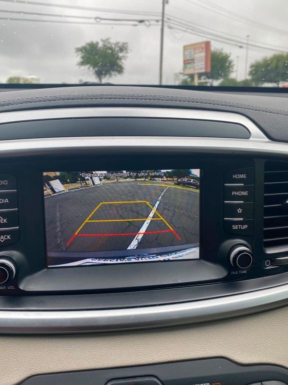 Kia Sorento Vehicle Full-screen Gallery Image 12