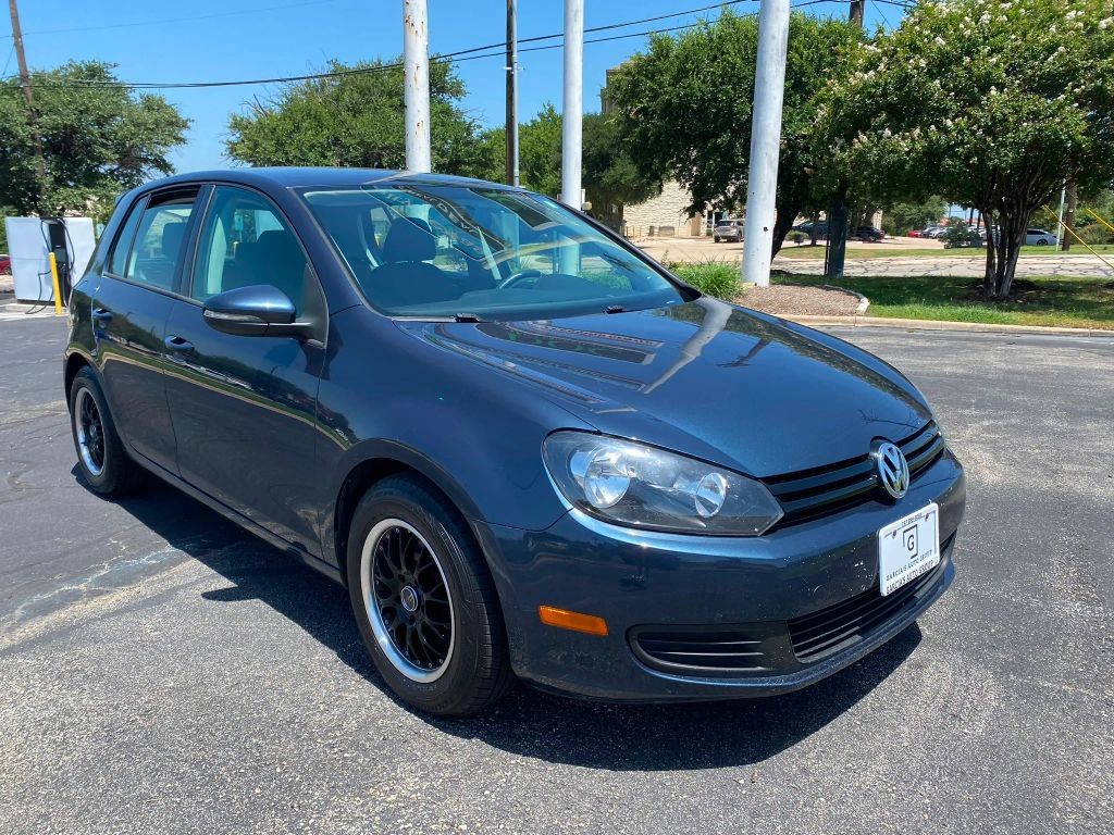 Volkswagen Golf Vehicle Full-screen Gallery Image 01