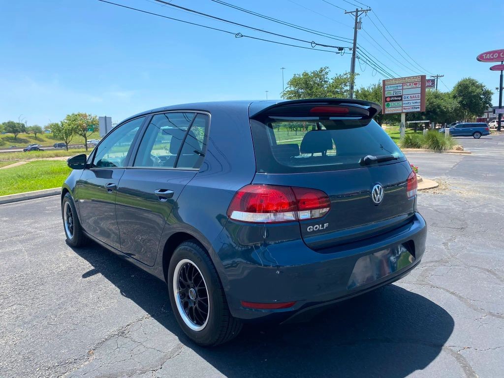 Volkswagen Golf Vehicle Full-screen Gallery Image 04