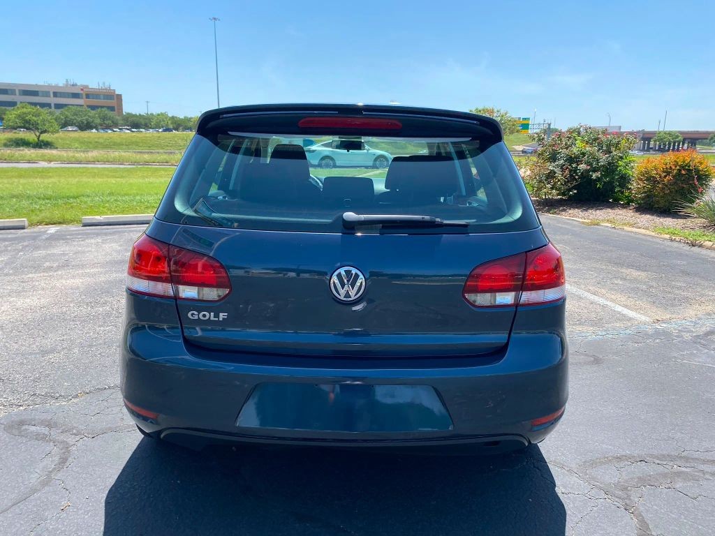 Volkswagen Golf Vehicle Full-screen Gallery Image 06