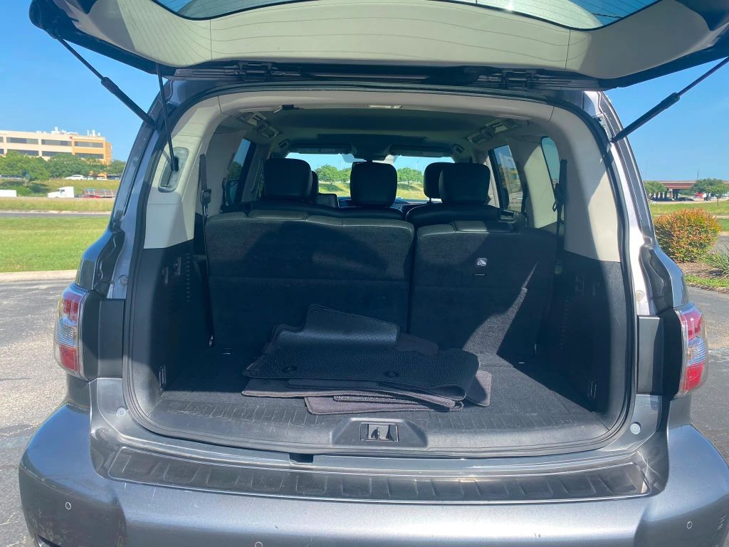 Nissan Armada Vehicle Full-screen Gallery Image 7