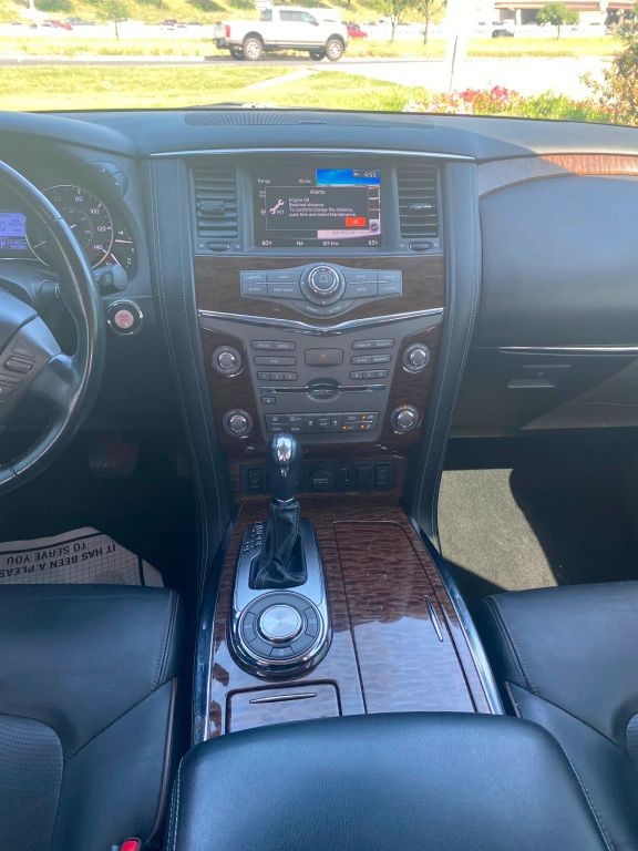 Nissan Armada Vehicle Full-screen Gallery Image 10