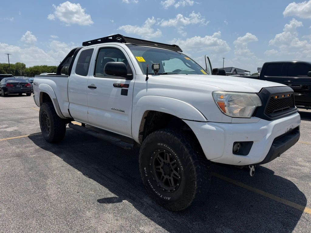 Toyota Tacoma Vehicle Full-screen Gallery Image 2