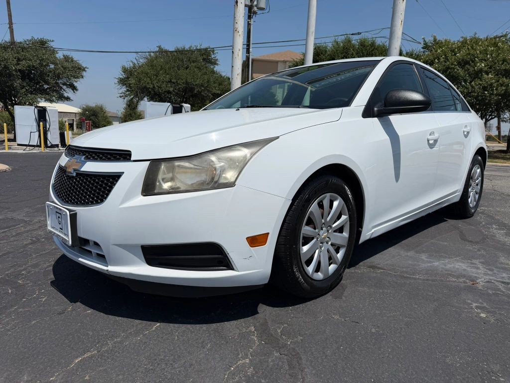Chevrolet Cruze Vehicle Full-screen Gallery Image 2