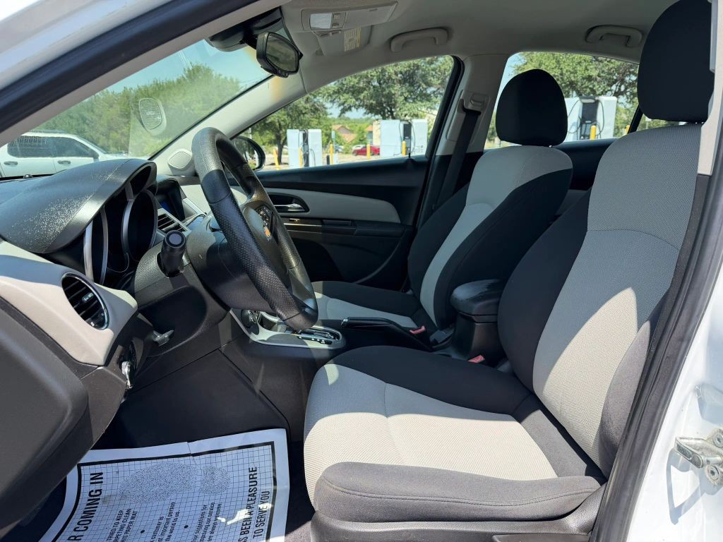 Chevrolet Cruze Vehicle Full-screen Gallery Image 5