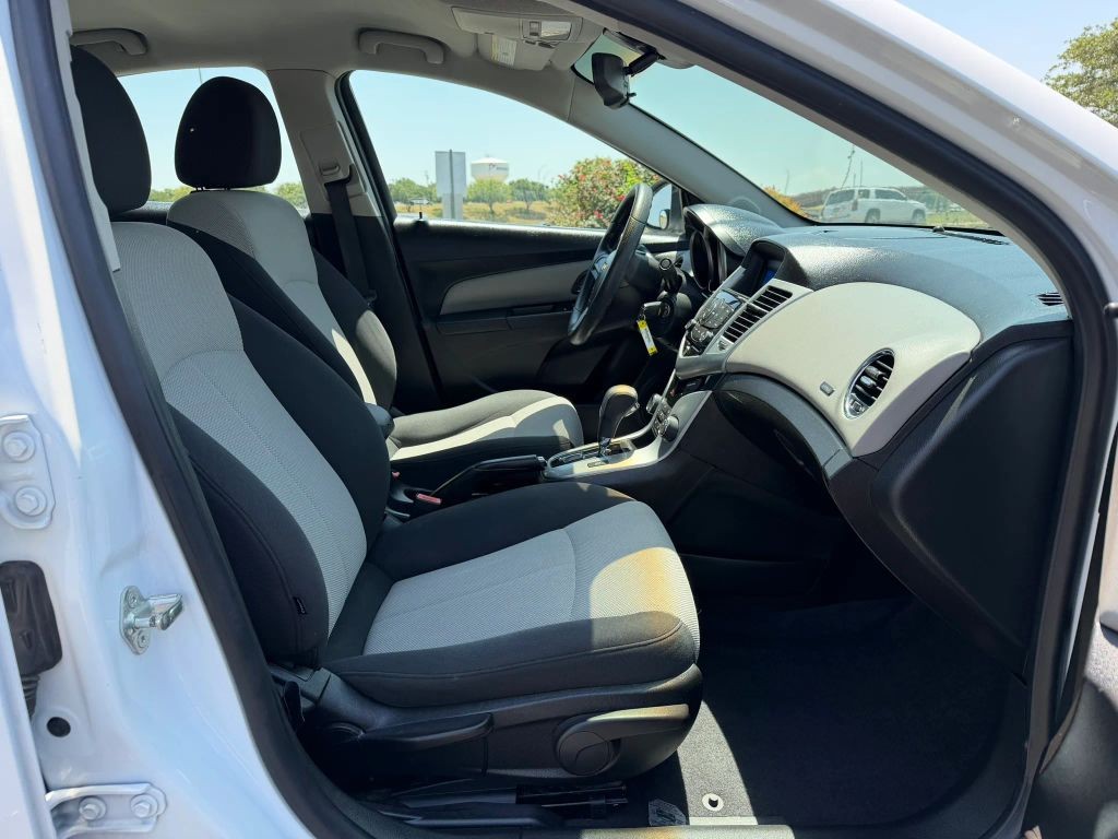 Chevrolet Cruze Vehicle Full-screen Gallery Image 6