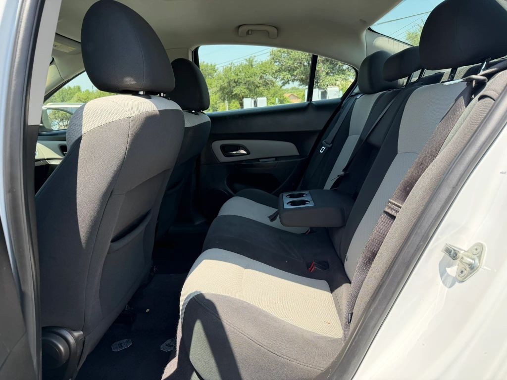 Chevrolet Cruze Vehicle Full-screen Gallery Image 7