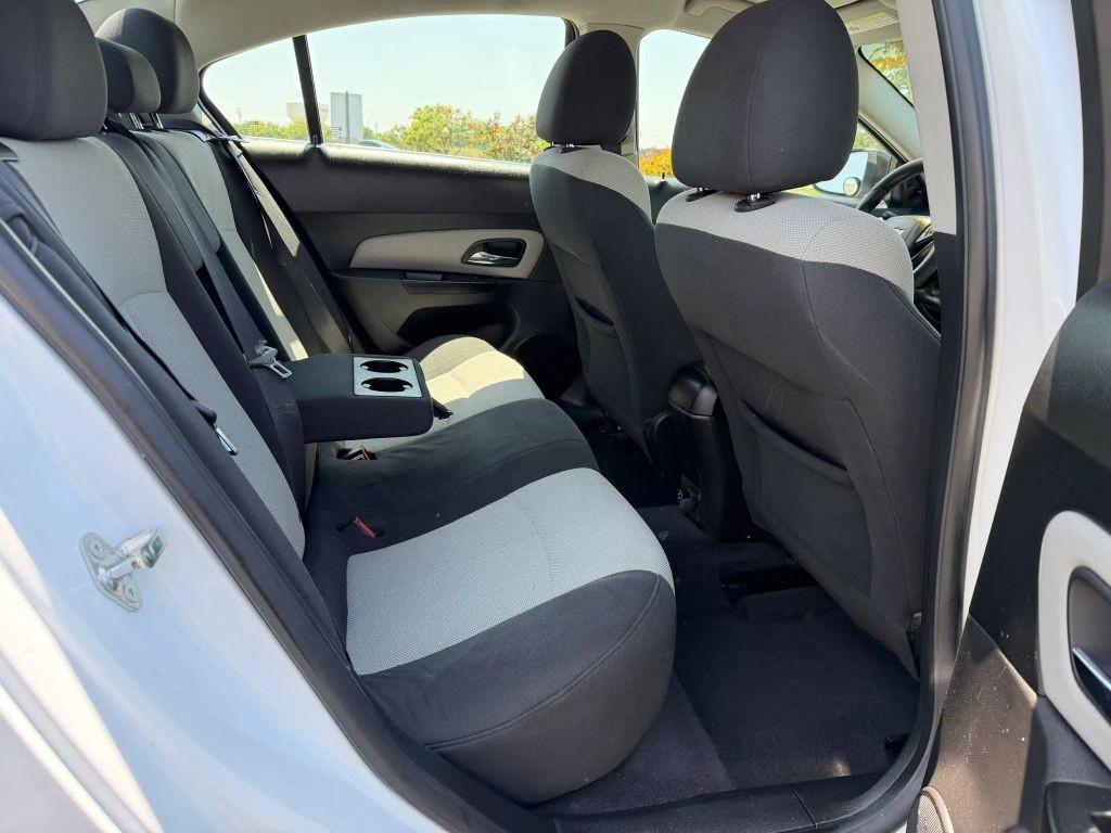 Chevrolet Cruze Vehicle Full-screen Gallery Image 8