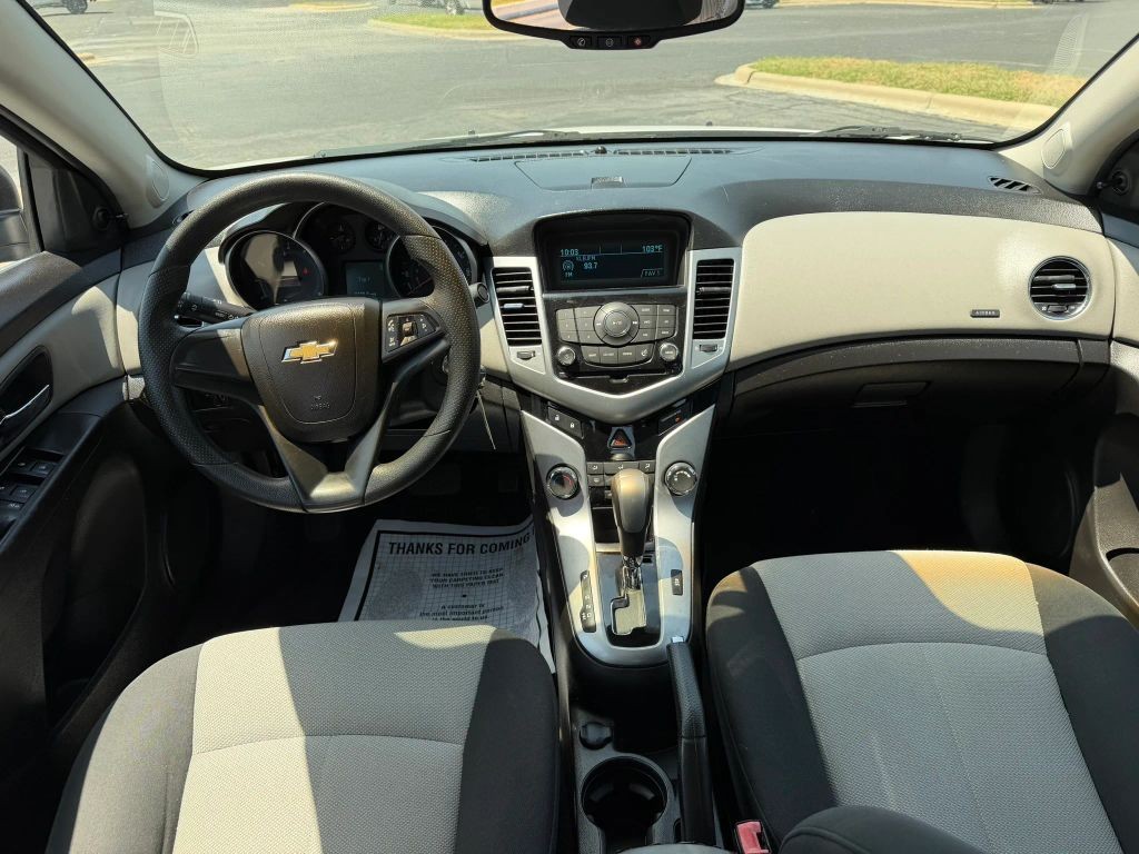 Chevrolet Cruze Vehicle Full-screen Gallery Image 9