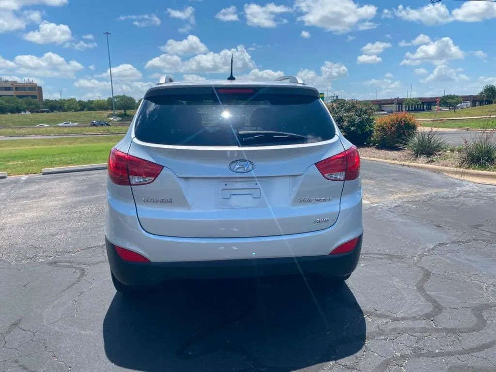 Hyundai Tucson Vehicle Full-screen Gallery Image 6