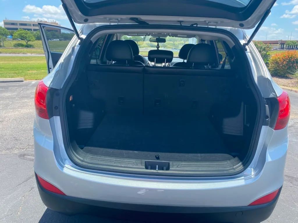 Hyundai Tucson Vehicle Full-screen Gallery Image 7