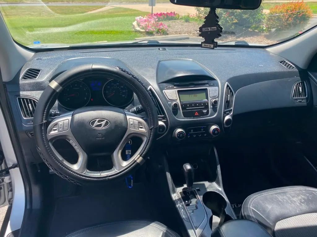 Hyundai Tucson Vehicle Full-screen Gallery Image 8