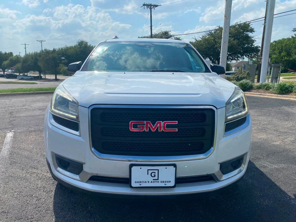 GMC Acadia Vehicle Full-screen Gallery Image 3