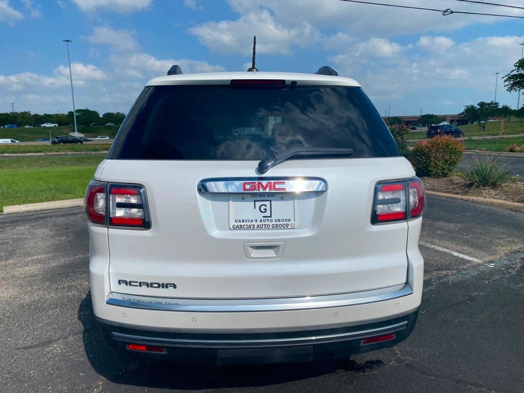 GMC Acadia Vehicle Full-screen Gallery Image 4