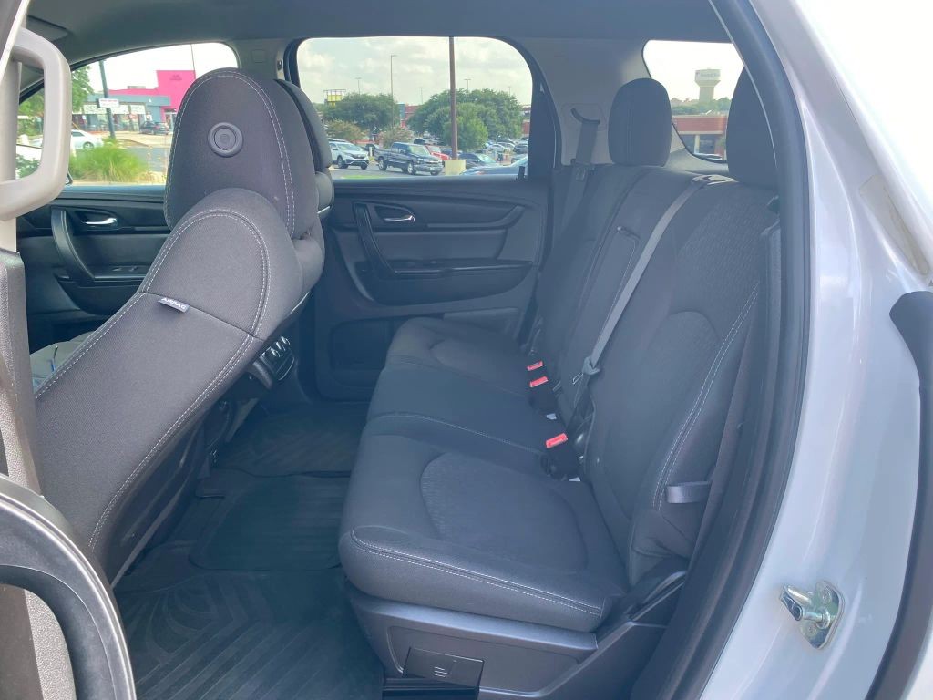 GMC Acadia Vehicle Full-screen Gallery Image 9